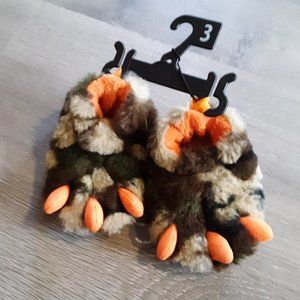 Wonder Nation claw foot camouflage slippers, 3-6 mos. Size 3.